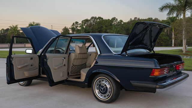 1977 Mercedes Benz 240D