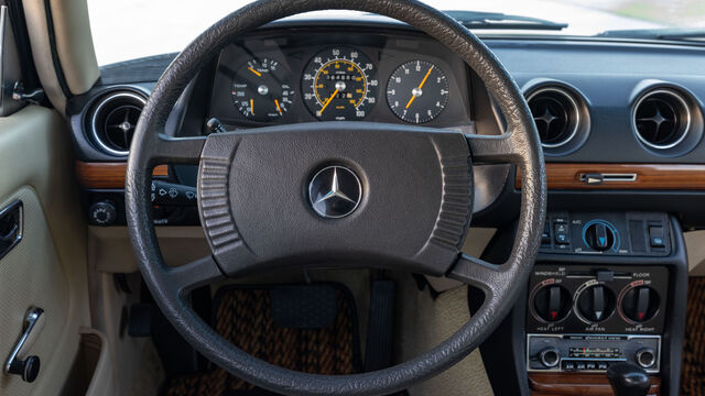 1977 Mercedes Benz 240D