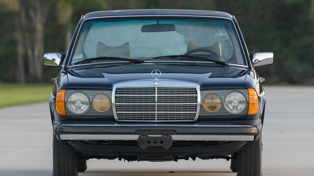 1977 Mercedes Benz 240D